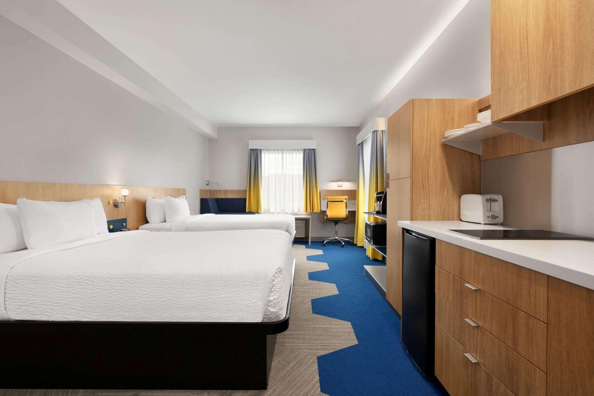 Microtel Inn Suites By Wyndham Lac-Mégantic Exterior photo